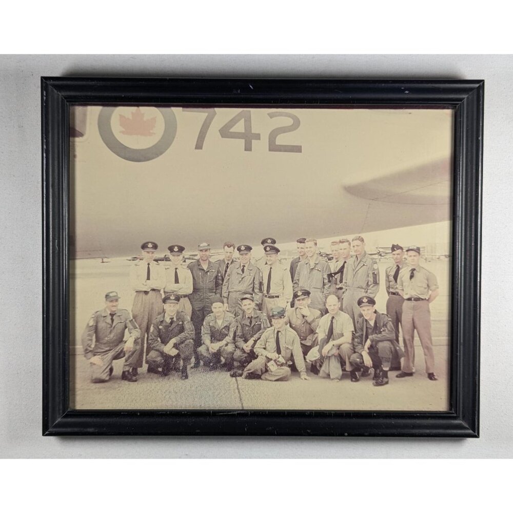 Vintage framed Canada Air crew colour photo 8 x 10, Faded glossy photo movie
